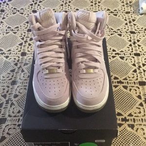 Women’s Nike Air Force 1 High Premium Levender Lilac Suede.
